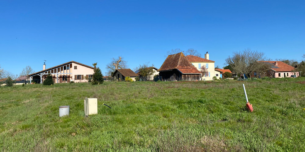 terrain à CARCARES STE CROIX (40400)